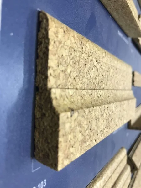 Плинтус пробковый ArtCorkDesing С 103 лакированный 12х65х910 мм в Кемерово