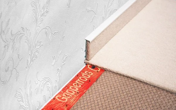 Плинтус для ковролина Korner Listwa 100 Белый 2,5м (50мм) в Кемерово