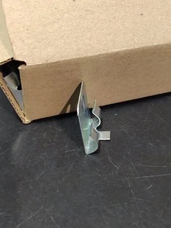 Клипсы к плинтусу MDF Bonkeel (50шт) в Кемерово