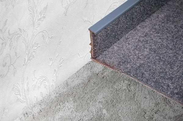 Плинтус для ковролина Korner Listwa 108 Графит 2,5м (50мм) в Кемерово