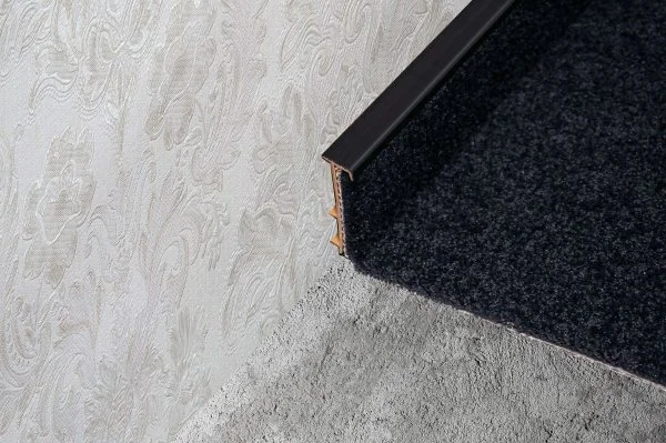 Плинтус для ковролина Korner Listwa 109 Черный 2,5м (50мм) в Кемерово